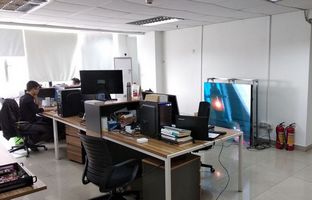 热烈：：：刈鹆松褪遣┦滓成钲谘蟹⒅行某闪