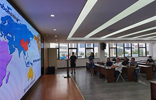 集萃（昆山）工业升级增进中心携电子科技大学专家赴尊龙人生就是博首页光电开展产学研对接